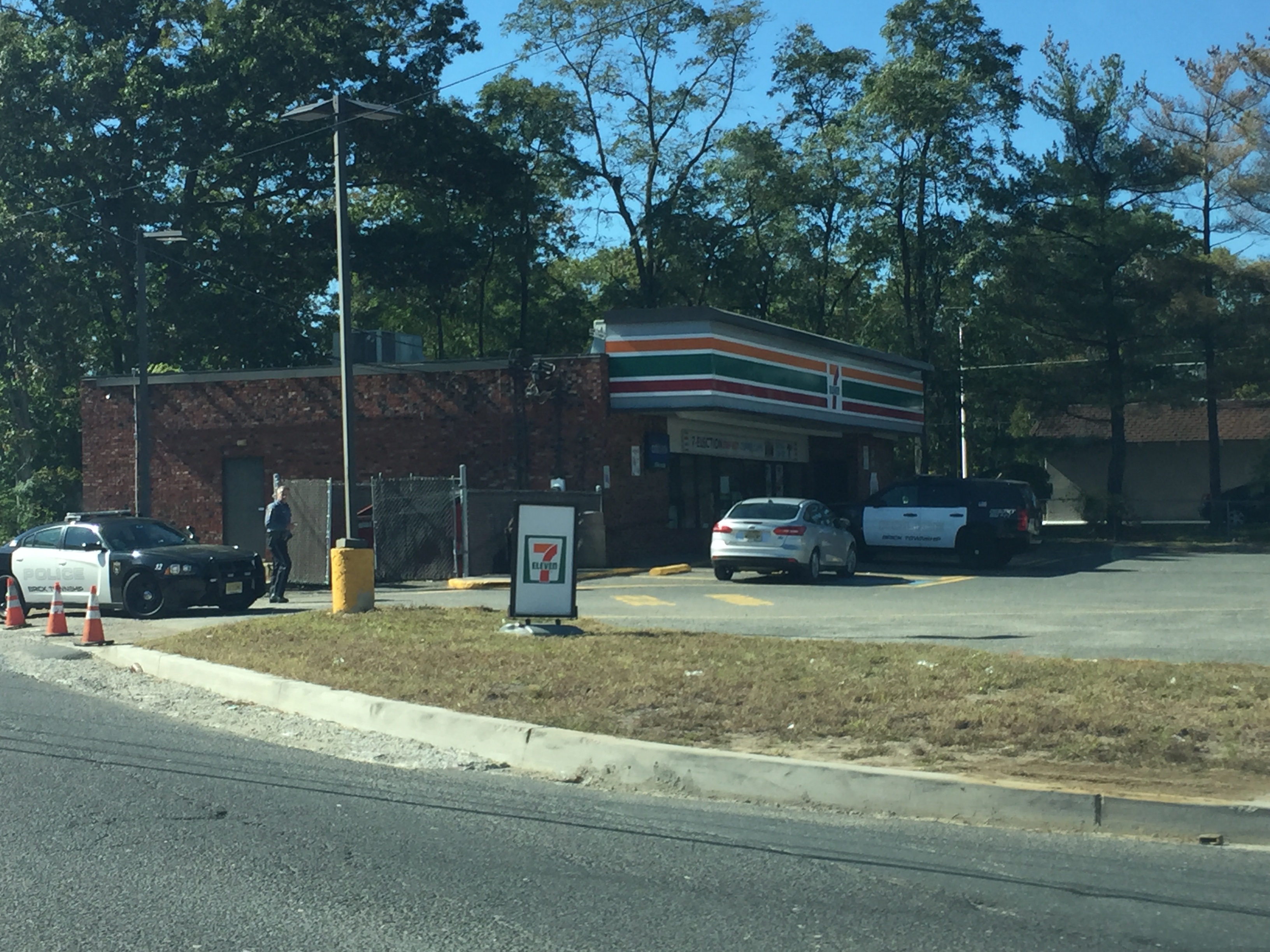 Police vehicles next to the 7-Eleven in Brick, Oct. 15, 2016. (Photo: Daniel Nee)