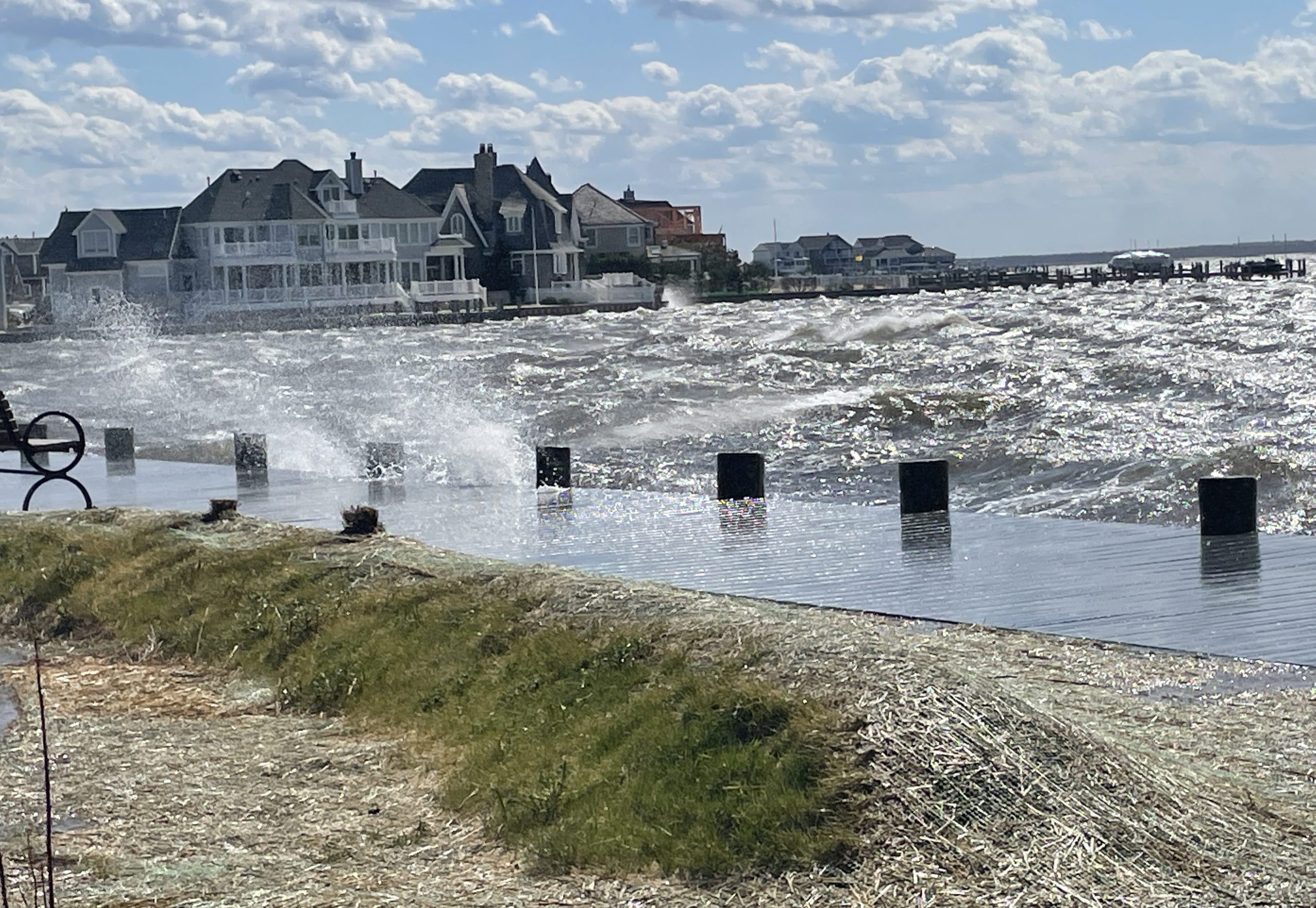 Waves whipped up by high winds, April 20, 2021. (Photo: Daniel Nee)
