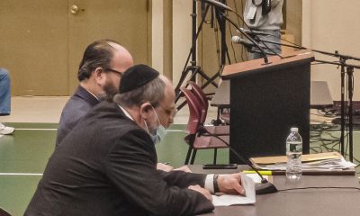 David Pollack (foreground) answers questions posed by attorney Adam Pfeffer. (Photo: Daniel Nee)