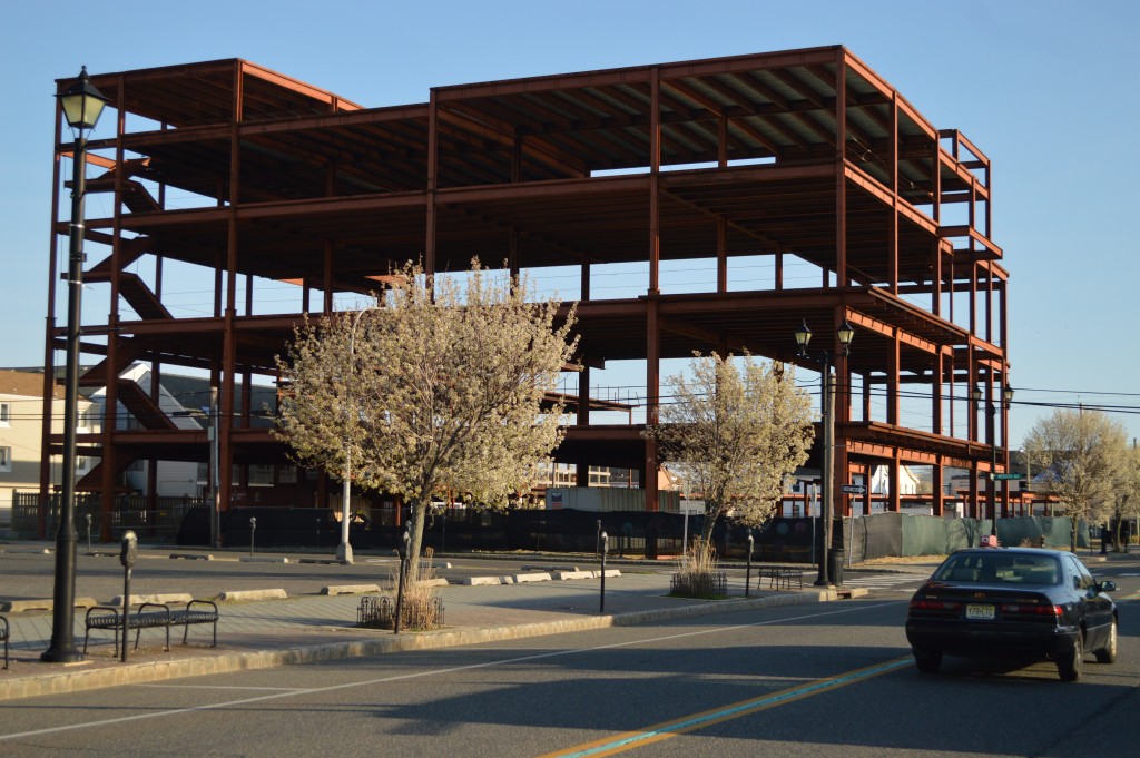 The former Club XS and Yakety  Yak Cafe property on the Boulevard, long an abandoned construction site. (Photo: Daniel Nee)