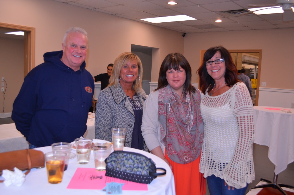 Attendees at Taste of the Shore 2016 enjoy dinner and drinks. (Photo: Daniel Nee)