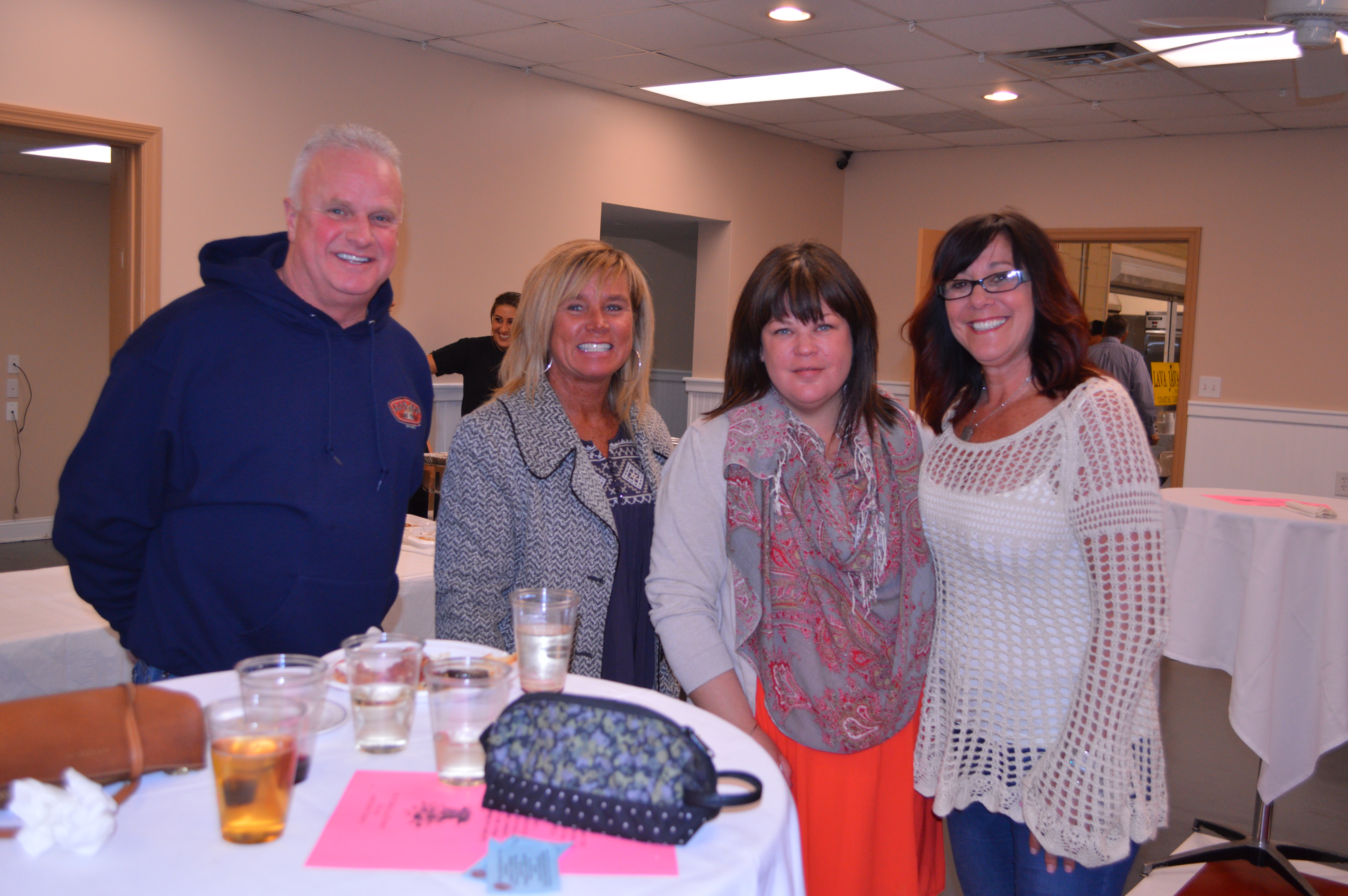 Attendees at Taste of the Shore 2016 enjoy dinner and drinks. (Photo: Daniel Nee)