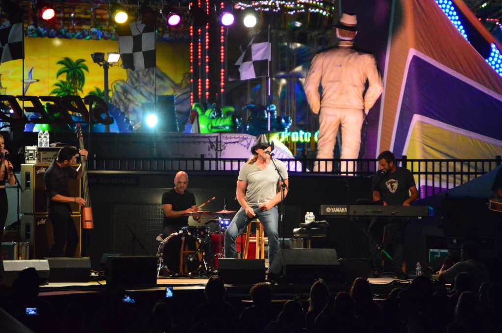 Trace Adkins Performs in Seaside Heights, N.J., July 13, 2016. (Photo: Daniel Nee/Shorebeat)