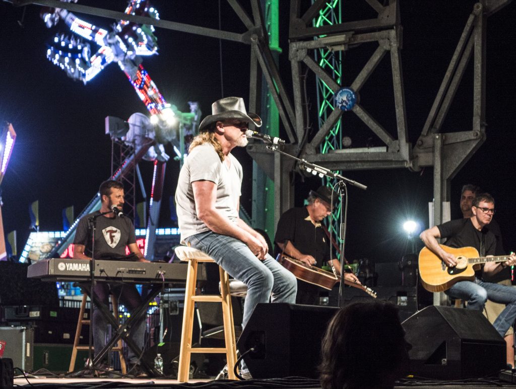 Trace Adkins Performs in Seaside Heights, N.J., July 13, 2016. (Photo: Daniel Nee/Shorebeat)