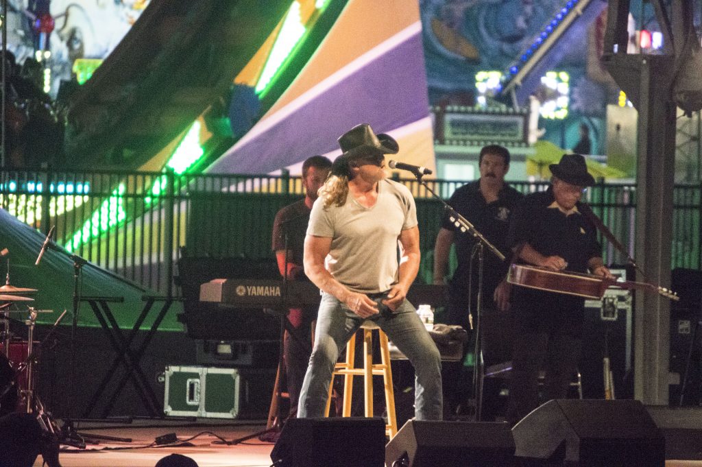 Trace Adkins Performs in Seaside Heights, N.J., July 13, 2016. (Photo: Daniel Nee/Shorebeat)