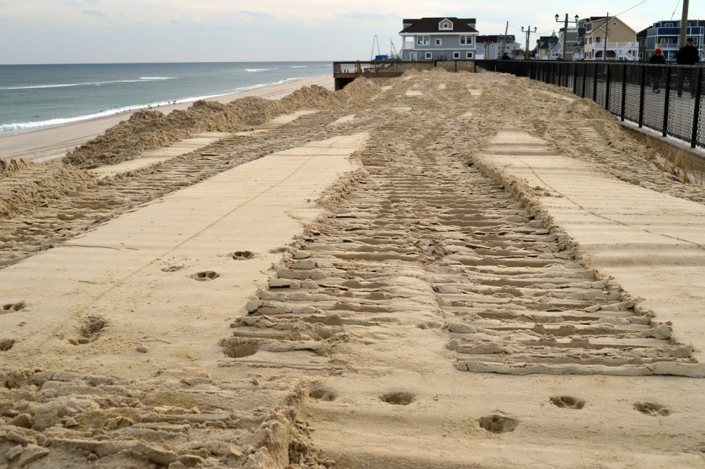 Work continues to rebuild protective berms in Ortley Beach following a nor'easter, Feb. 2, 2017. (Photo: Daniel Nee)