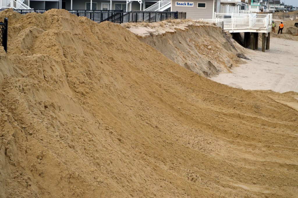 Work continues to rebuild protective berms in Ortley Beach following a nor'easter, Feb. 2, 2017. (Photo: Daniel Nee)