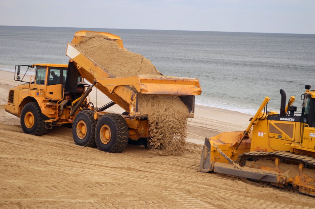 Work continues to rebuild protective berms in Ortley Beach following a nor'easter, Feb. 2, 2017. (Photo: Daniel Nee)