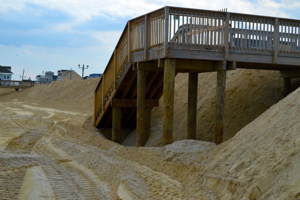 Work continues to rebuild protective berms in Ortley Beach following a nor'easter, Feb. 2, 2017. (Photo: Daniel Nee)