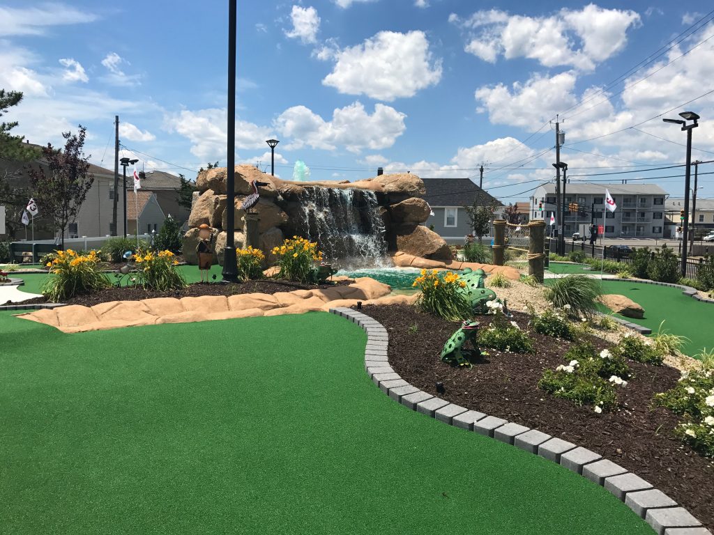 Family Golf in Seaside Heights. (Photo: Daniel Nee)