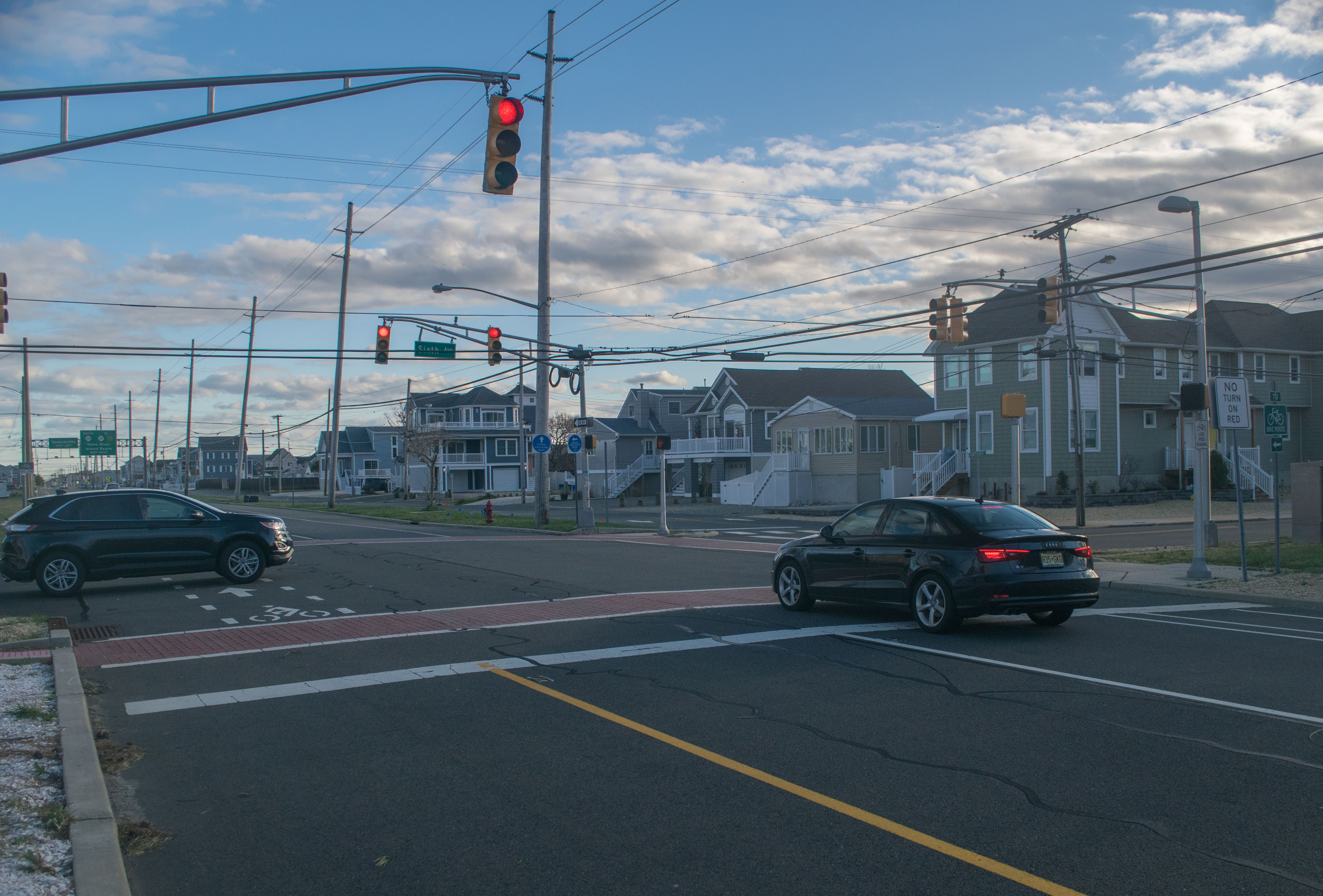 A traffic light at an intersection in Ortley Beach, April 15, 2019. (Photo: Daniel Nee)