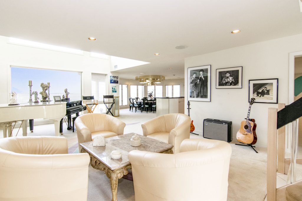 Actor Joe Pesci's Lavallette home, currently listed for sale. (Photo Credit: TopTenRealEstateDeals.com)