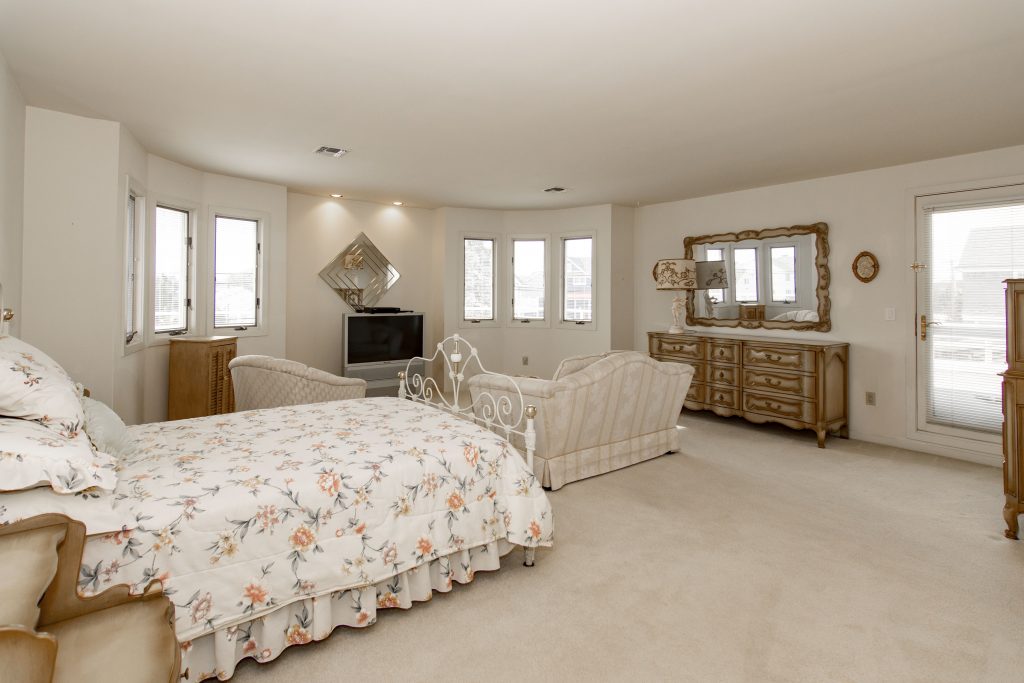 Actor Joe Pesci's Lavallette home, currently listed for sale. (Photo Credit: TopTenRealEstateDeals.com)