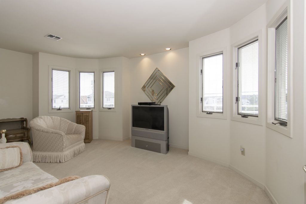 Actor Joe Pesci's Lavallette home, currently listed for sale. (Photo Credit: TopTenRealEstateDeals.com)