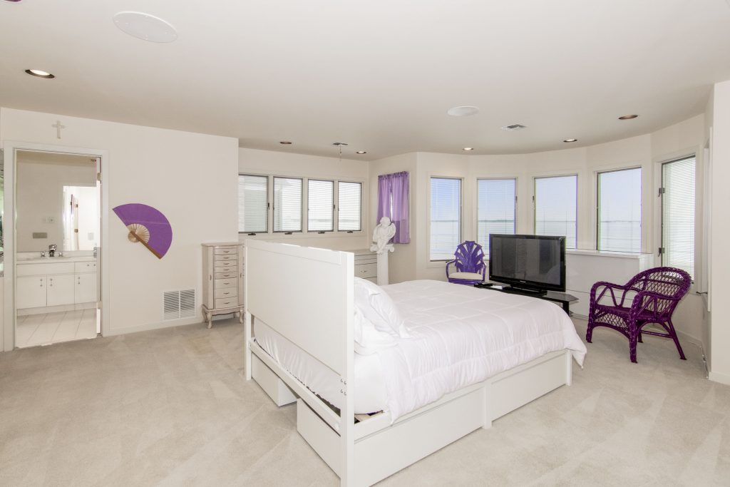 Actor Joe Pesci's Lavallette home, currently listed for sale. (Photo Credit: TopTenRealEstateDeals.com)