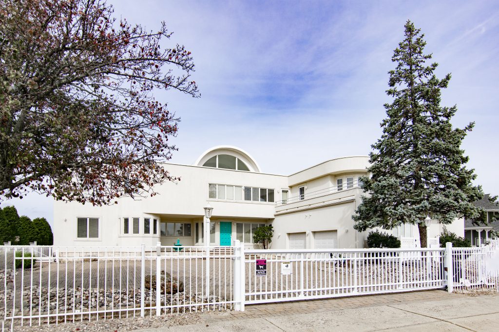 Actor Joe Pesci's Lavallette home, currently listed for sale. (Photo Credit: TopTenRealEstateDeals.com)
