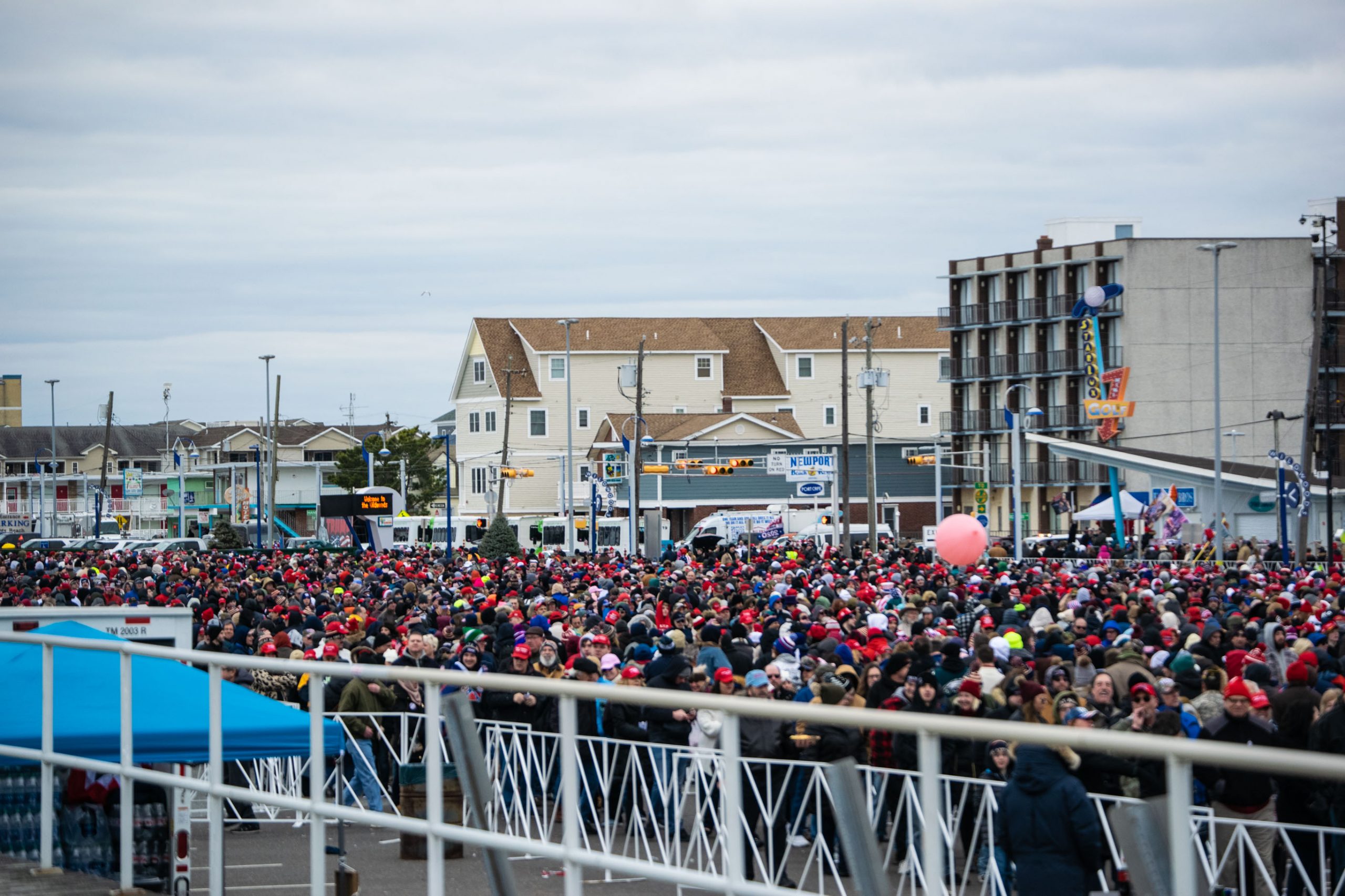 Crowds line up and enter the campaign rally for President Donald Trump, Jan. 28, 2020. (Photo: Daniel Nee/Shorebeat)