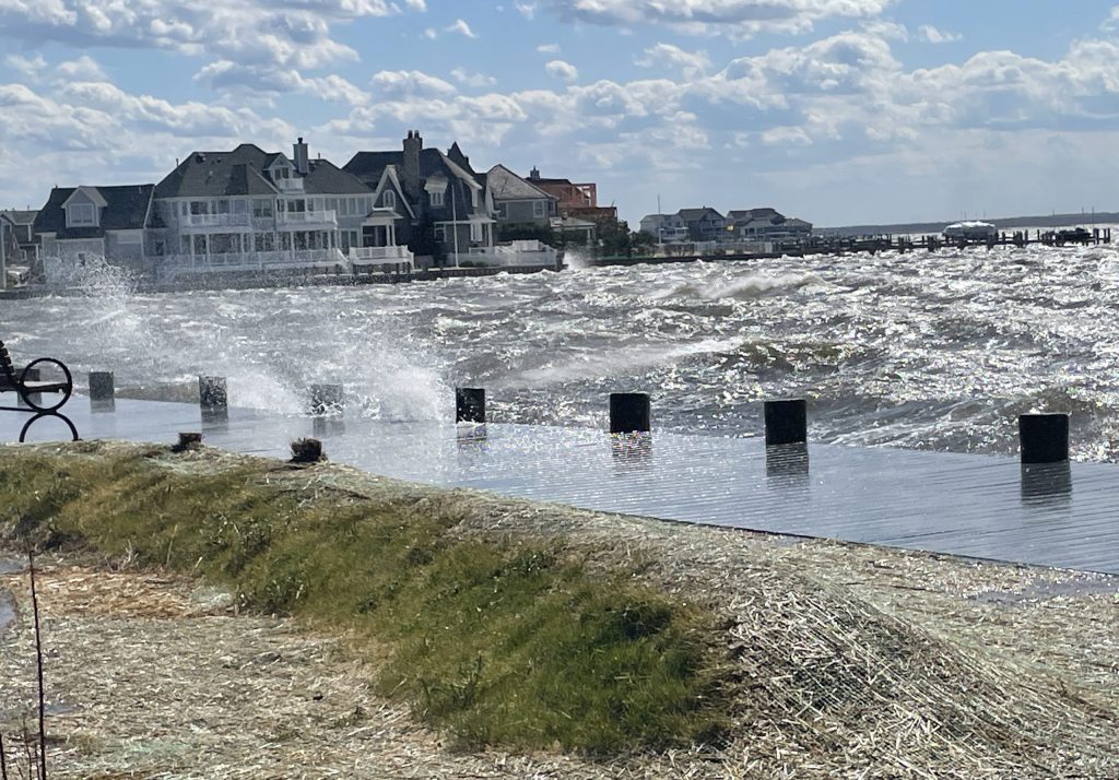 Waves whipped up by high winds, April 20, 2021. (Photo: Daniel Nee)