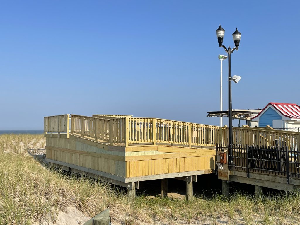 The 'sun deck' viewing platform at Hiering Avenue, Seaside Heights, N.J., May 2021. (Photo: Daniel Nee)