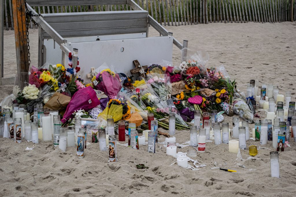A memorial set up at the 21st Street Beach in South Seaside Park honoring lifeguard Keith Pinto, Sept. 2021. (Photo: Daniel Nee)