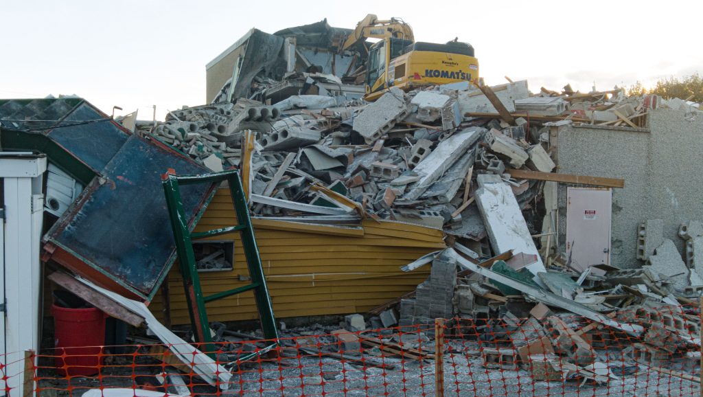 A demolition crew takes down the Quality Inn (former Cranbury Inn) in Seaside Heights, N.J., Nov. 3, 2021. (Photo: Daniel Nee)