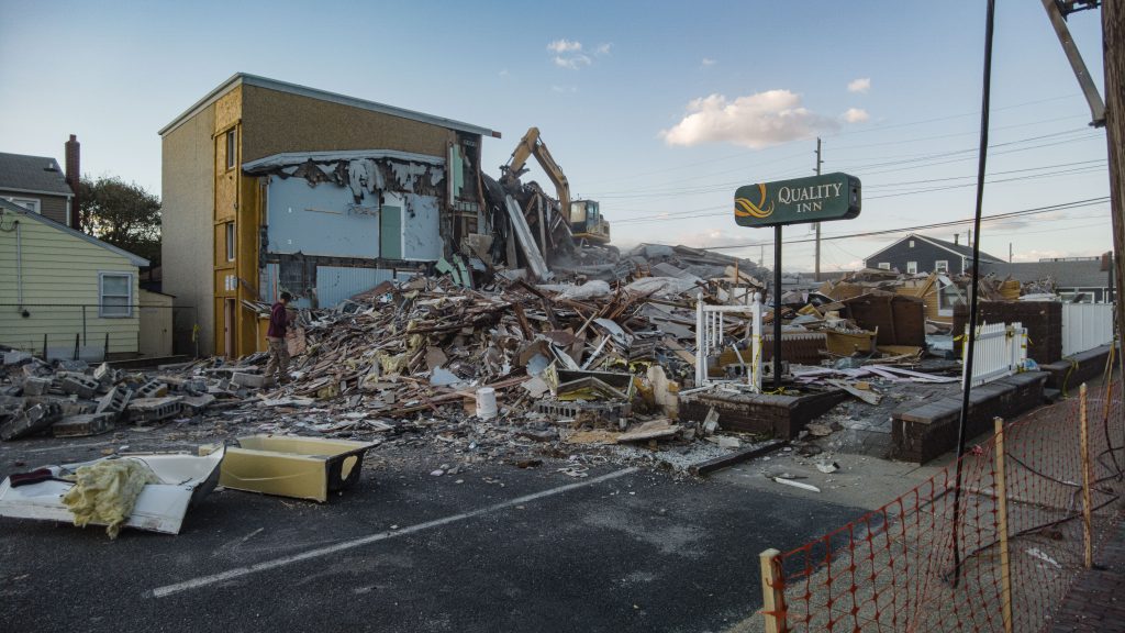 A demolition crew takes down the Quality Inn (former Cranbury Inn) in Seaside Heights, N.J., Nov. 3, 2021. (Photo: Daniel Nee)