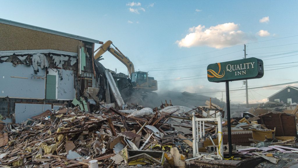 A demolition crew takes down the Quality Inn (former Cranbury Inn) in Seaside Heights, N.J., Nov. 3, 2021. (Photo: Daniel Nee)