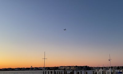 A Boeing C-17 Globemaster III streaks over Barnegat Bay on its way to Joint Base McGuire-Dix-Lakehurst. (Photo: Daniel Nee)