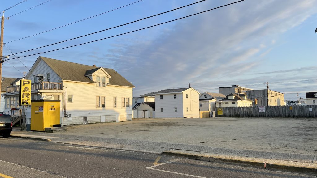 The parking facility at 33 Hamilton Avenue, slated for redevelopment. (Photo: Daniel Nee)