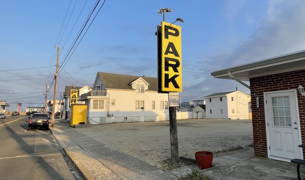 The parking facility at 33 Hamilton Avenue, slated for redevelopment. (Photo: Daniel Nee)