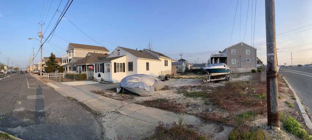 The property where two homes will be built at the corner of Hiering and Bay avenues in Seaside Heights, May 2022. (Photo: Daniel Nee)
