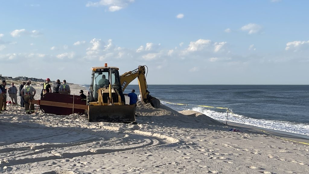 Rescue workers searching for a teen missing after a hole in the beach sand collapse, May 17, 2022. (Photo: Daniel Nee)