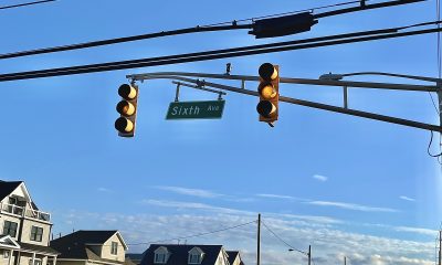 Traffic lights blink yellow on Route 35, Oct. 17, 2022. (Photo: Daniel Nee)