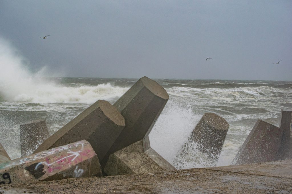 Heavy surf generated by the remnants of Hurricane Ian pound the shoreline in Ocean County, N.J., Oct. 2, 2022. (Photo: Daniel Nee)