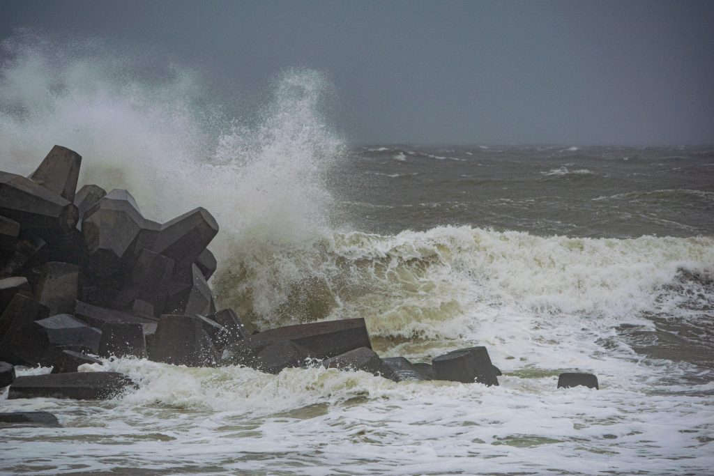 Heavy surf generated by the remnants of Hurricane Ian pound the shoreline in Ocean County, N.J., Oct. 2, 2022. (Photo: Daniel Nee)