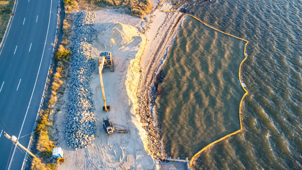 Construction crews are in place to build a 'living shoreline' in Seaside Heights' south bayfront, Nov. 2022. (Photo: Daniel Nee)