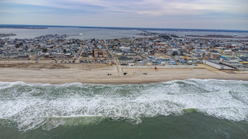 A whale washes ashore at Funtown Beach, Seaside Park, N.J., March 2, 2023. (Photo: Daniel Nee)