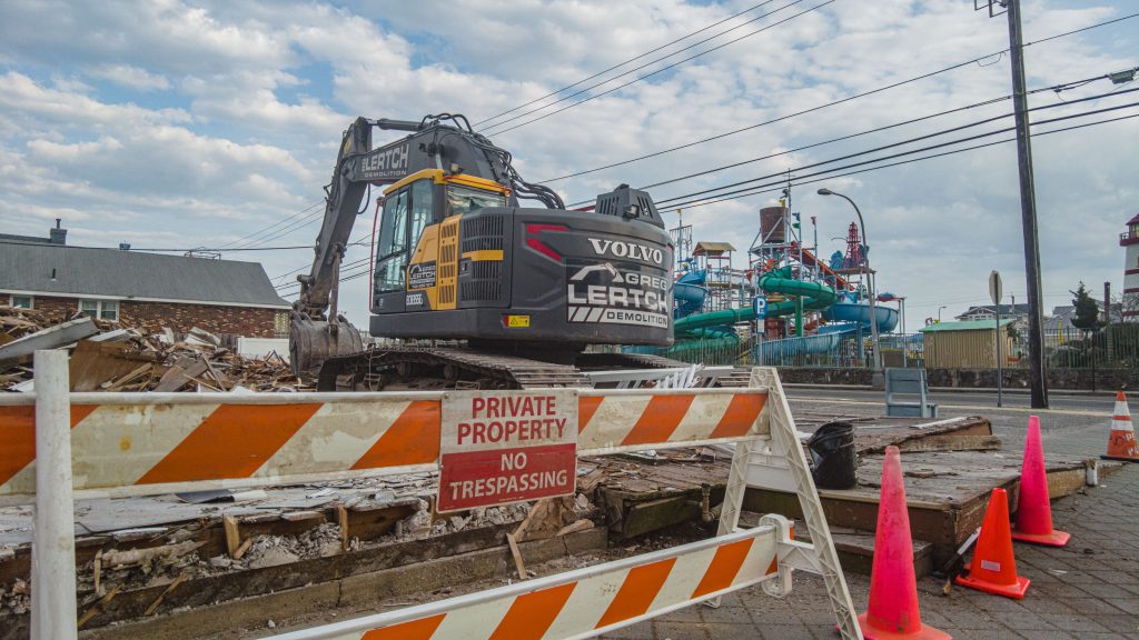 The demolition of Bobber's Restaurant, Seaside Heights, N.J. (Photo: Shorebeat)