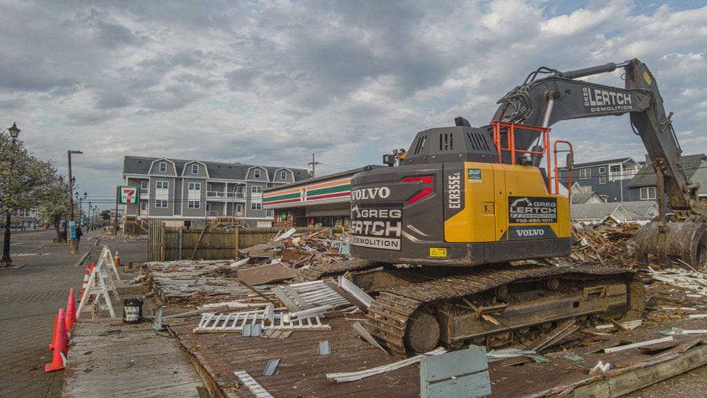 The demolition of Bobber's Restaurant, Seaside Heights, N.J. (Photo: Shorebeat)