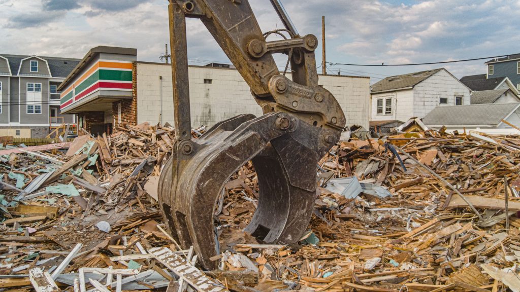 The demolition of Bobber's Restaurant, Seaside Heights, N.J. (Photo: Shorebeat)