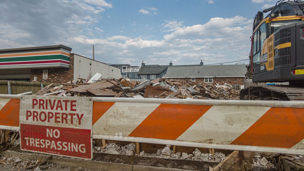 The demolition of Bobber's Restaurant, Seaside Heights, N.J. (Photo: Shorebeat)