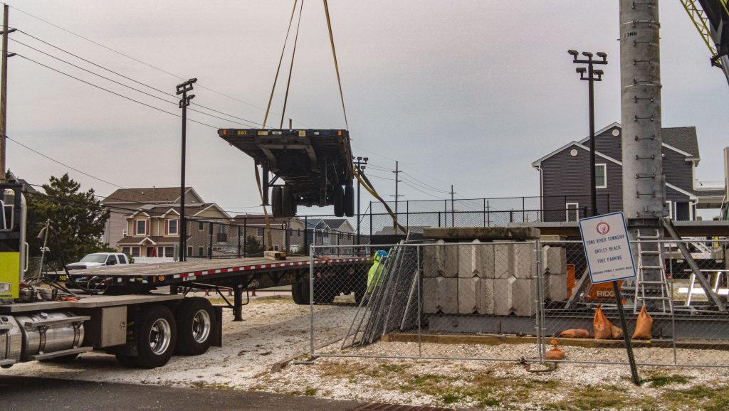 Crews put up a temporary cell tower at the pickleball courts at Sixth Avenue, Ortley Beach, N.J., May 16, 2023. (Photo: Shorebeat)