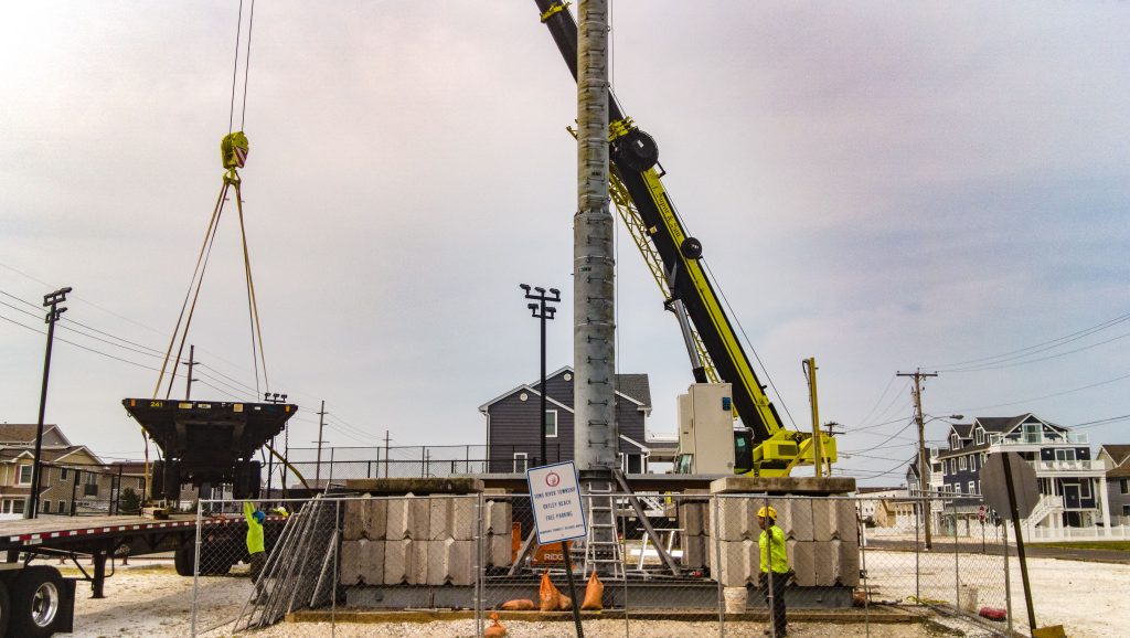 Crews put up a temporary cell tower at the pickleball courts at Sixth Avenue, Ortley Beach, N.J., May 16, 2023. (Photo: Shorebeat)