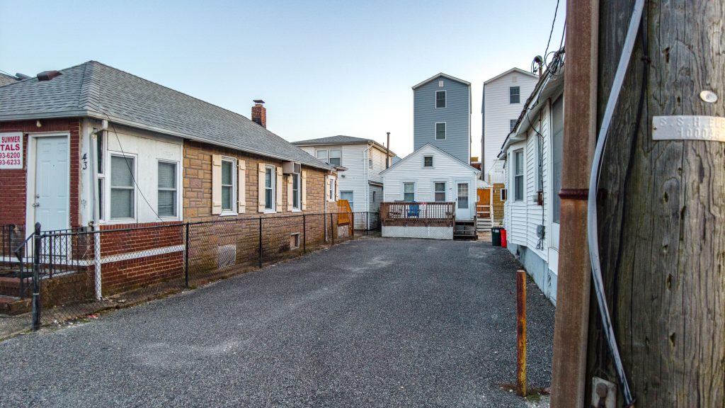 The property at 45 Lincoln Avenue, which will be subdivided for the construction of two homes, Oct. 2023. (Photo: Shorebeat)