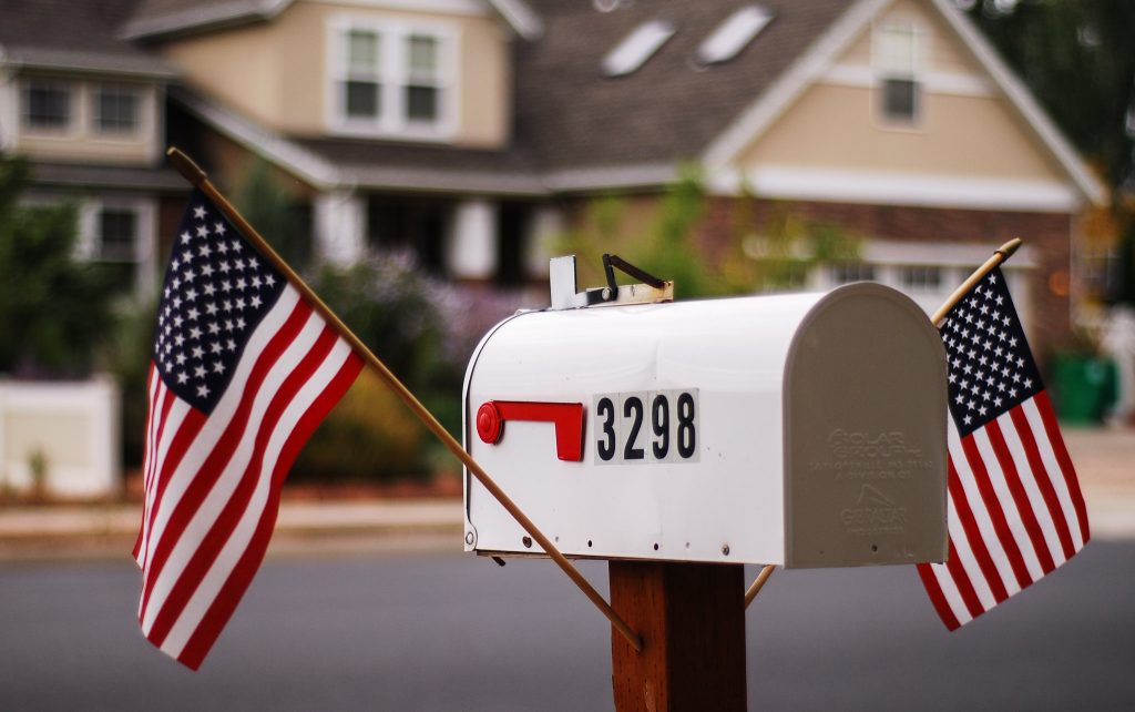 Mailbox on a pole mount. (Credit: r.nial.bradshaw/ Flickr Creative Commons)
