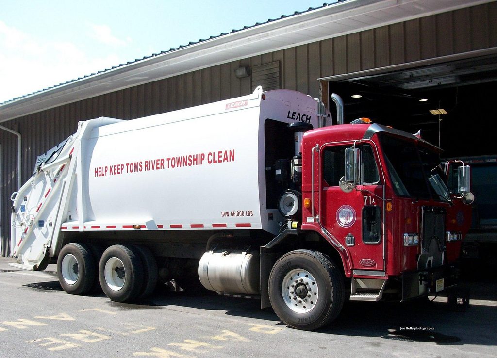 Toms River santitation truck. (Source: Mike/Flickr)