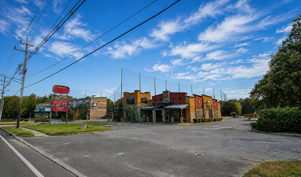 The future site of a combination bar/restaurant, sports complex and shooting range in Toms River, Hooper Avenue and Fischer Boulevard. (Photo: Shorebeat)
